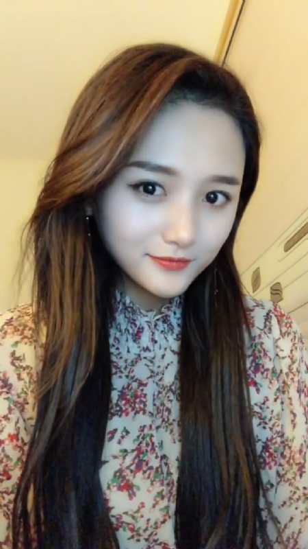 淡然一笑的第一张照片--周口相亲服务中心