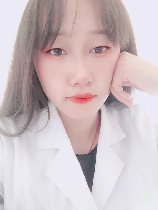 白婚纱的第一张照片--周口相亲服务中心