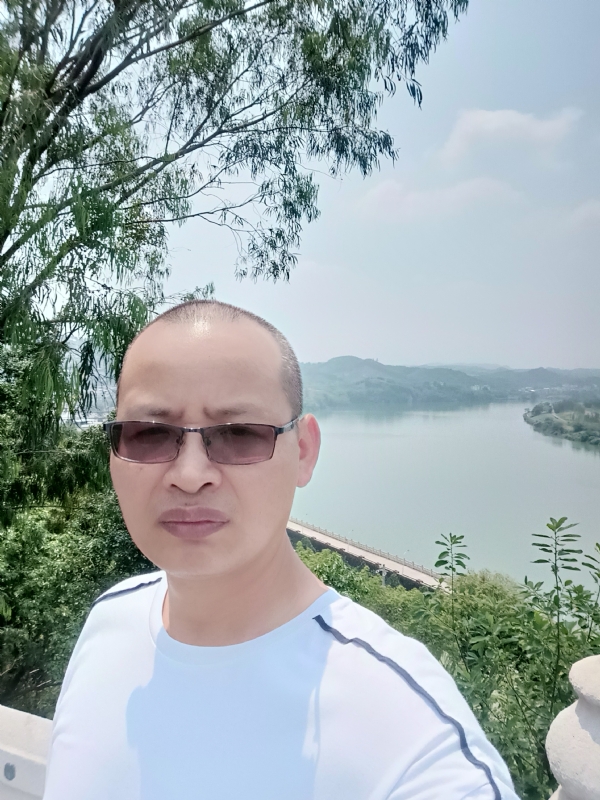 随缘随性的第一张照片--周口相亲服务中心